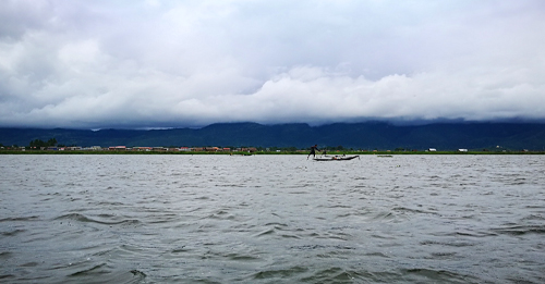 Ranná scenéria na jazere Inle - Mjanmarsko